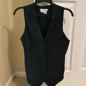 V-neck Paisley black vest